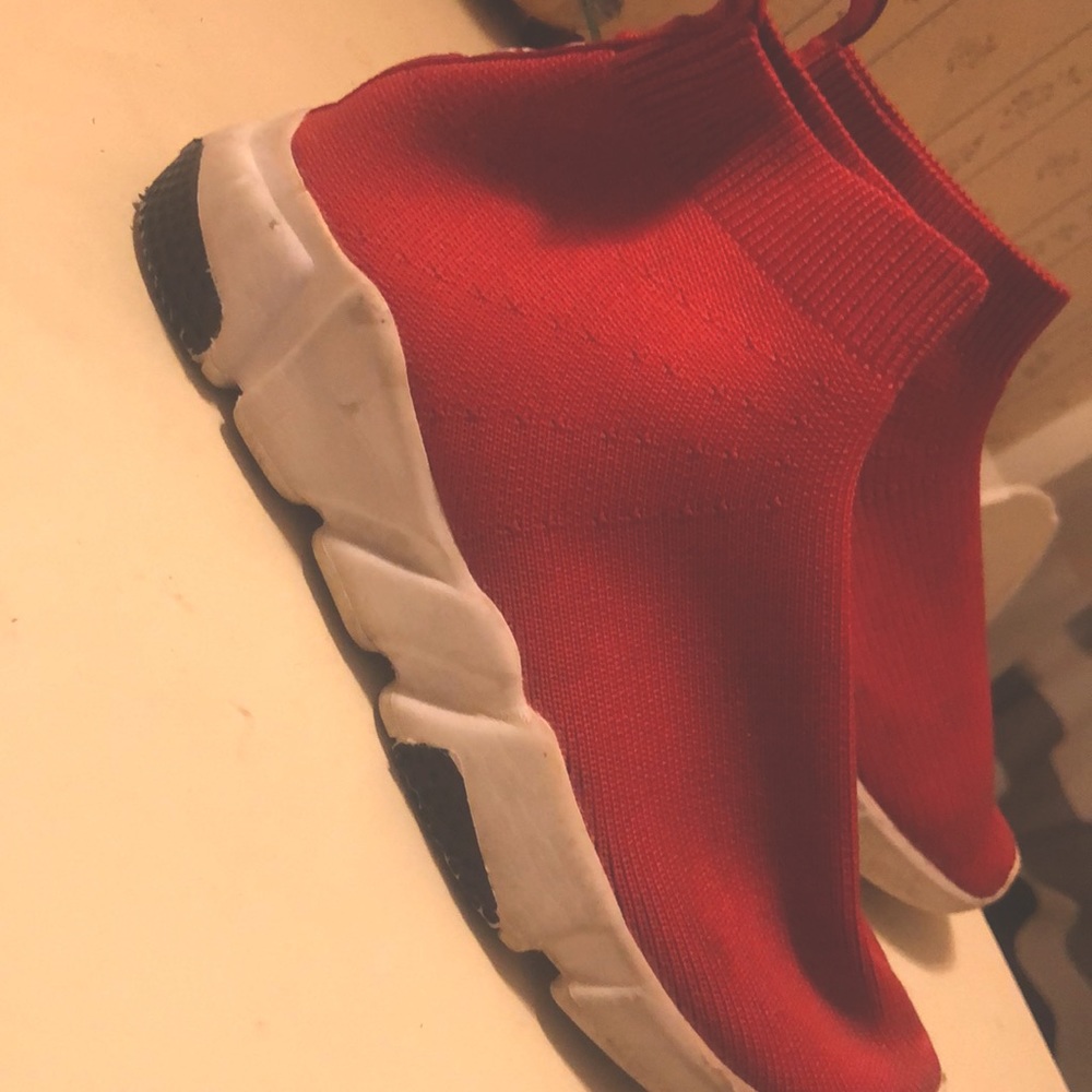 I’m selling red and white mudd shoes